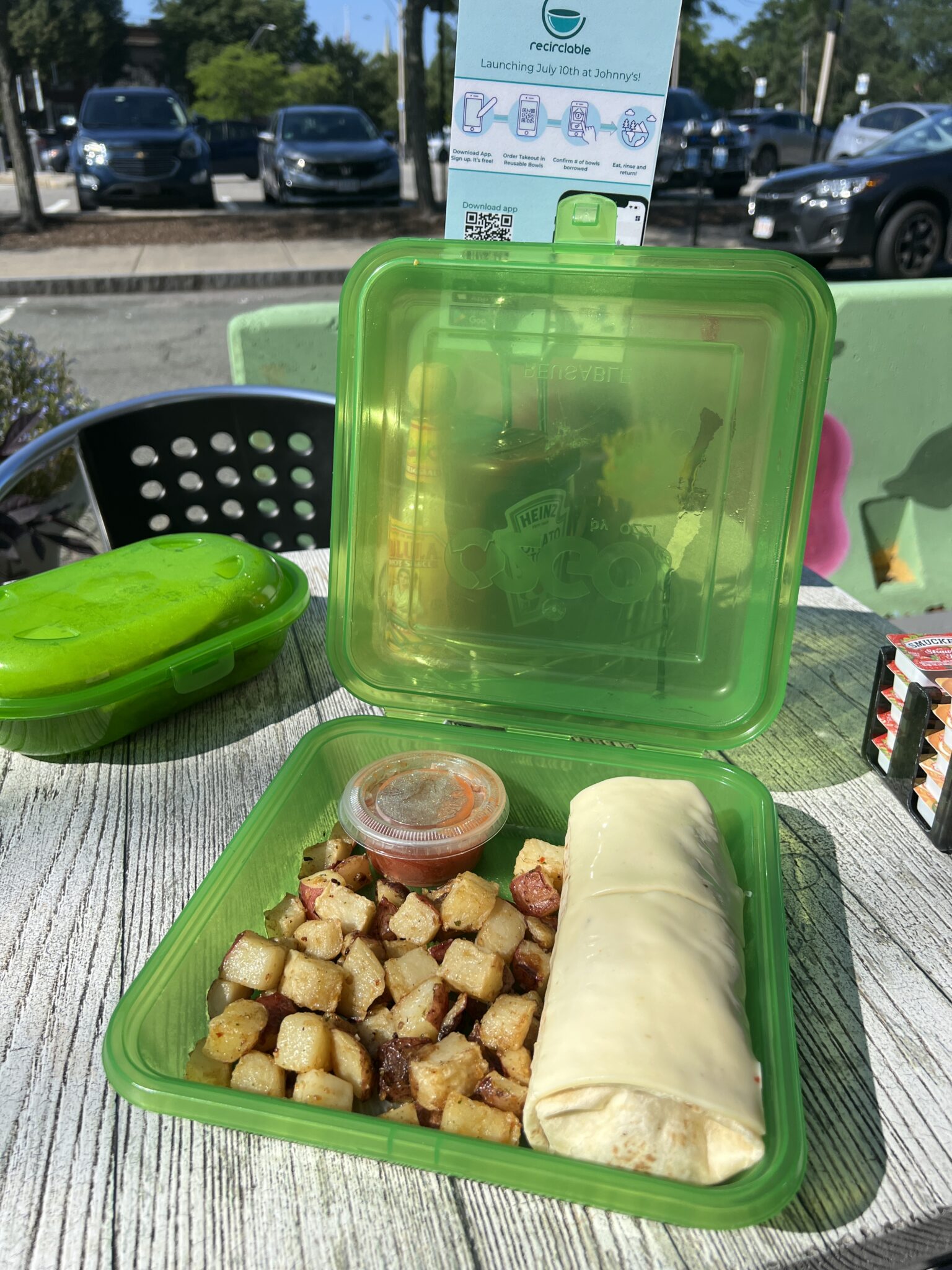 Johnny s luncheonette implements a reusable takeout container program